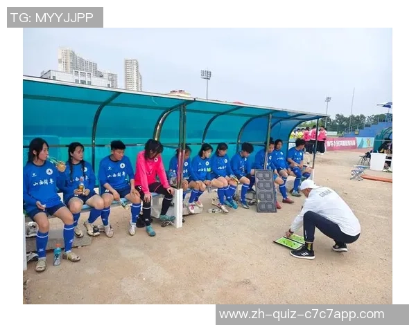 青梅竹马的足球梦在绿茵场上绽放青春的激情与友谊